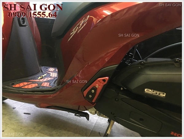 Hình ảnh gác chân Biker CNC cực đẹp cho xe SH 2017 giá rẻ cao cấp ở Quận 5