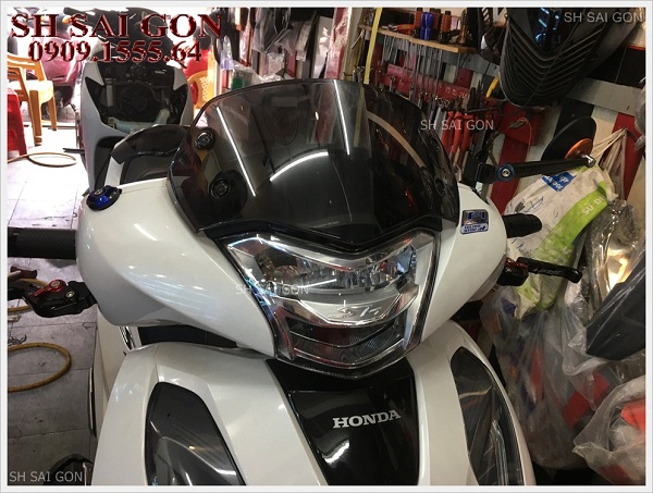 Hình ảnh kính chắn gió xe sh 2017 cực ngầu cho xe SH 2017 giá cực sốc uy tín ở Hồ Chí Minh