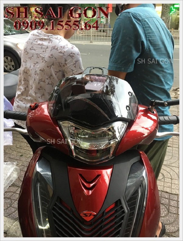 Hình ảnh kính chắn gió đẳng cấp cho xe SH 2017 giá cực rẻ uy tín tại Quận 5